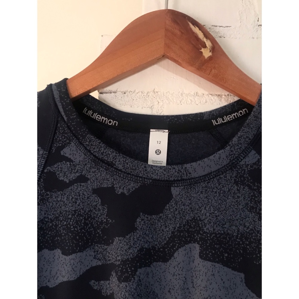 SOLD Lululemon Womens Blue Black Camo Runderful Long Sleeve Sz 12 EUC - Picture 6 of 11